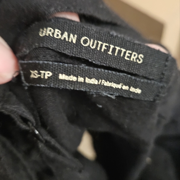 URBAN OUTFITTERS UO Button-Down Strappy Back Linen Dress. Black. Size XS - Picture 5 of 13